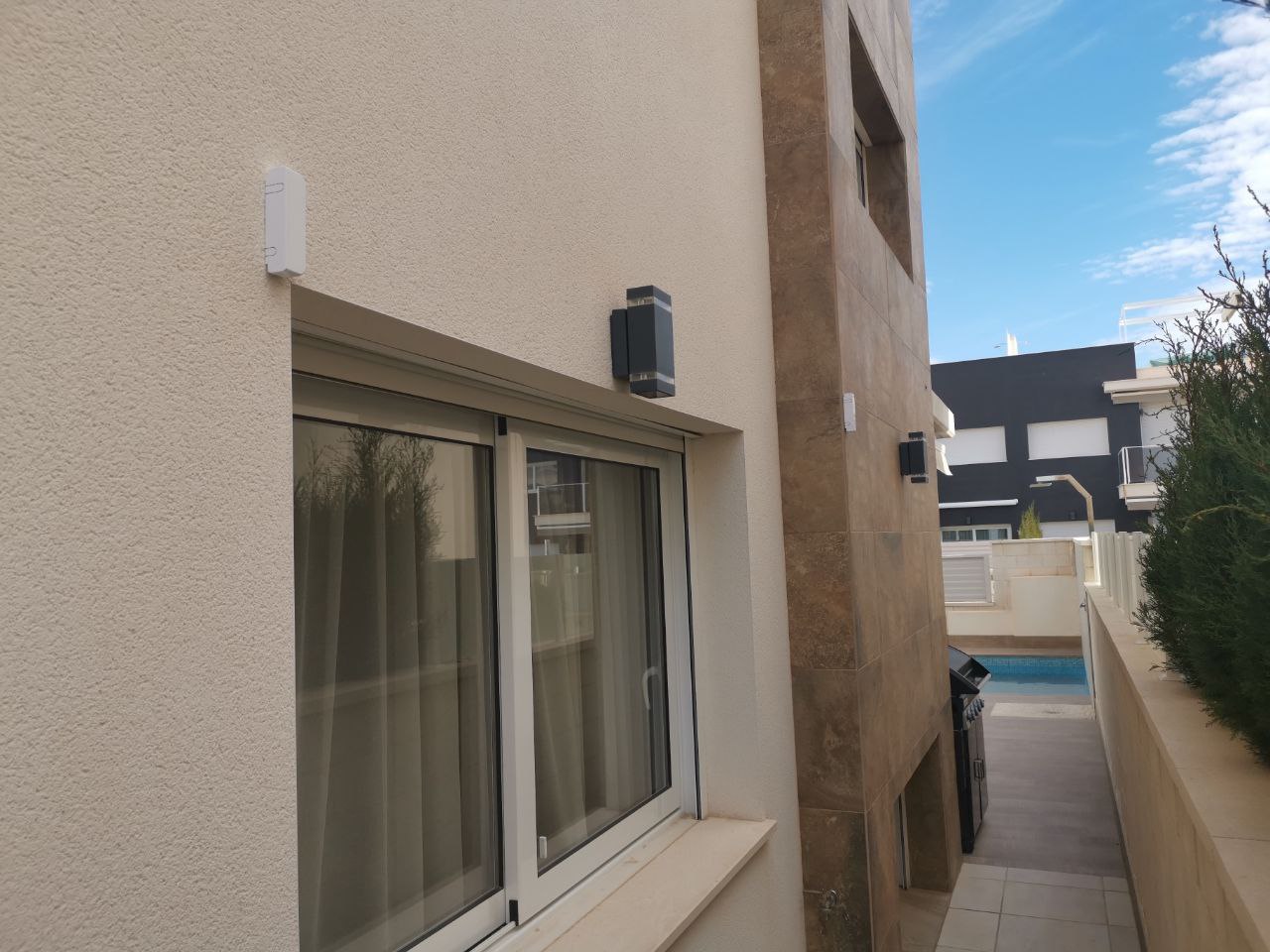 Hikvision buiten detector 3 project 8 Project 9 Alarmsysteem Torrevieja