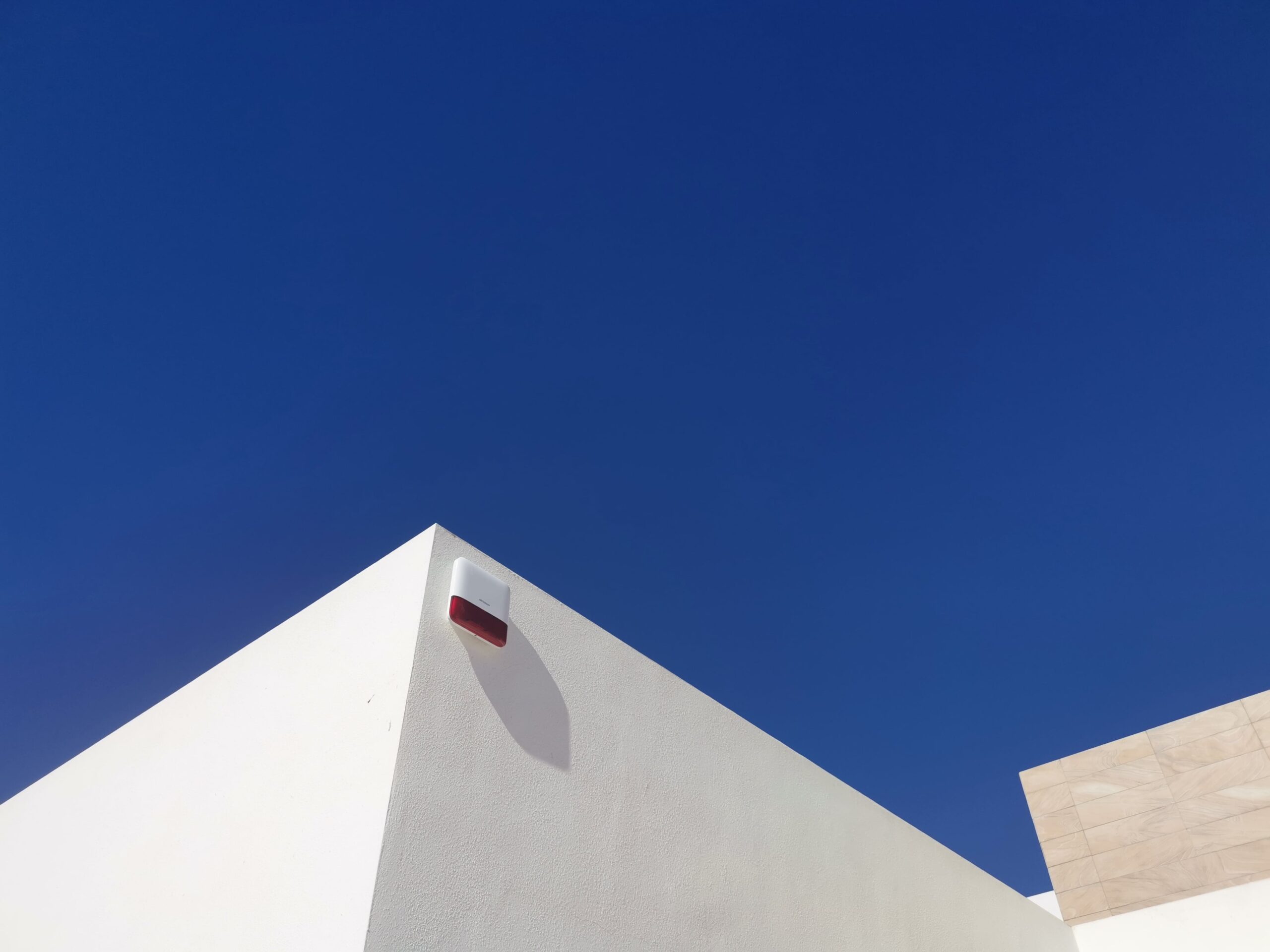 alarmsysteem sirene buiten Algorfa scaled Project 10 Alarmsysteem installatie Algorfa